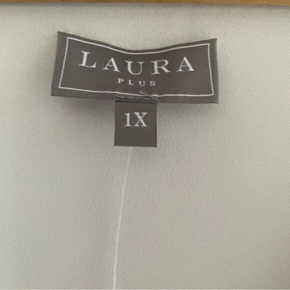 LAURA plus basically ivory top size 1X - Picture 7 of 12